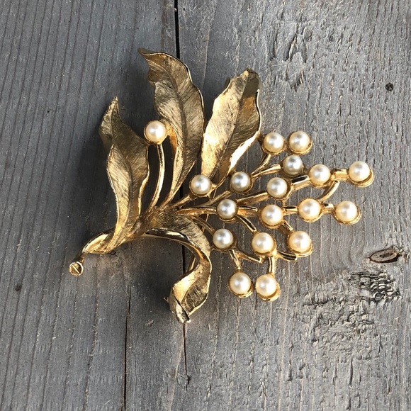 2 for $12 Vintage Gold Tone Floral Brooch Pin - Picture 2 of 7